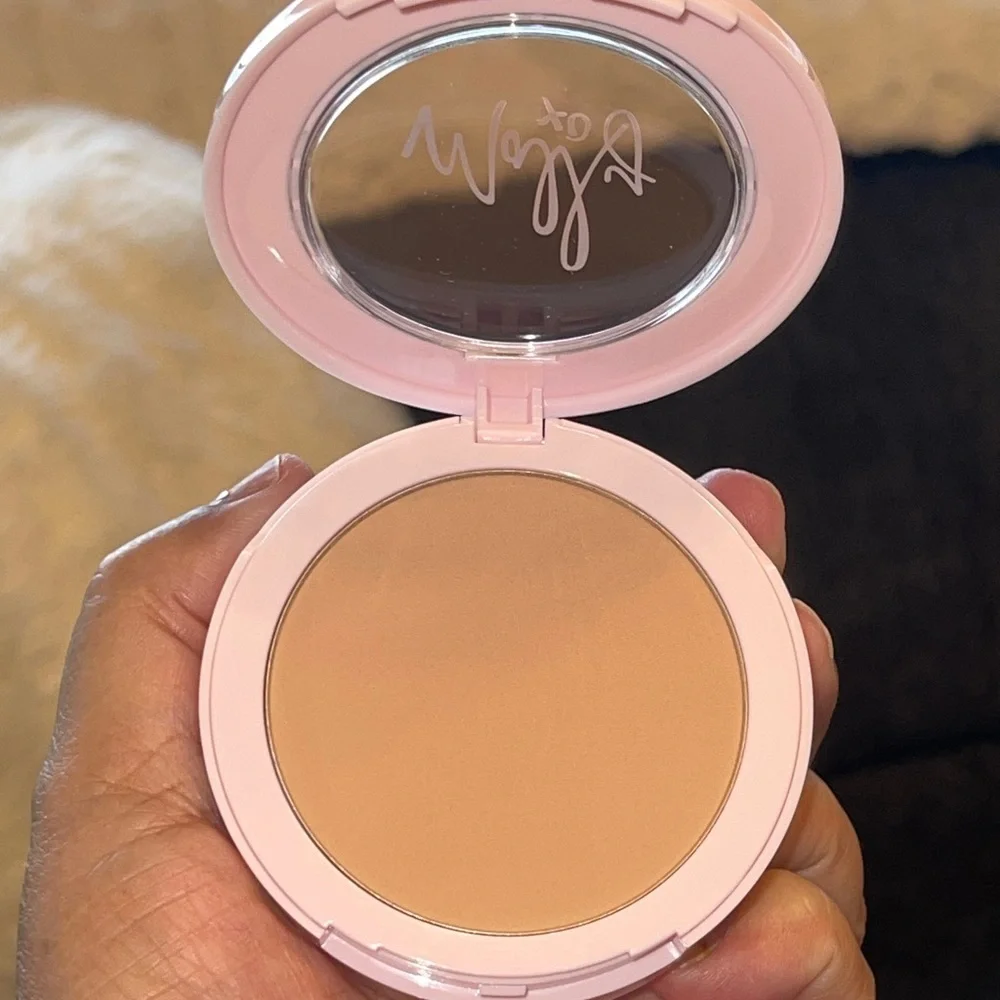 MALLY BEAUTY Soft As Silk Powder Foundation In Medium